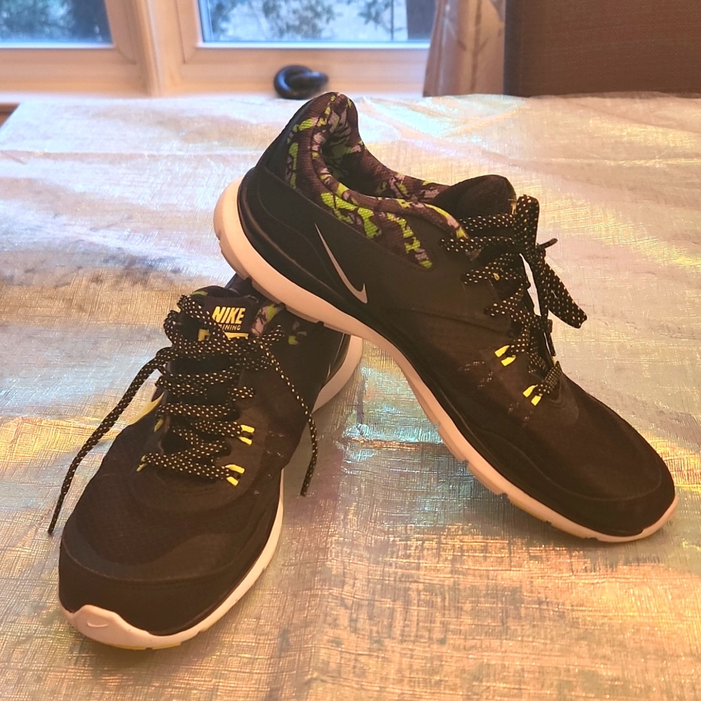 Euc nike flex tr 5 shoes size 7